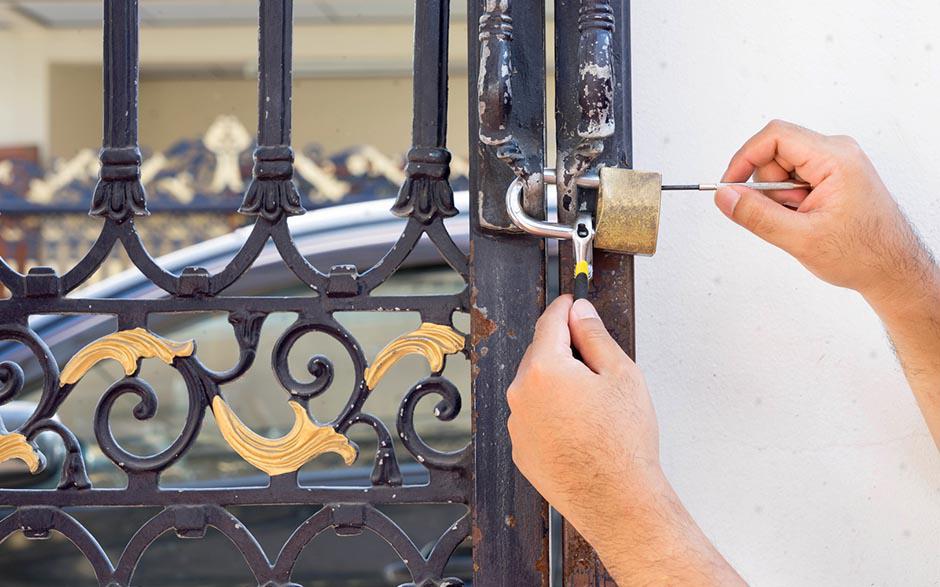 comment ouvrir une porte de chambre Montrouge