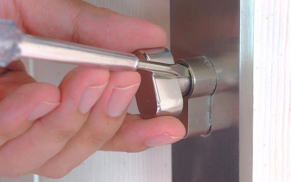 comment ouvrir une porte de chambre Montrouge